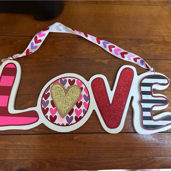 Four different wooden Valentines Day Decor - Picture 8 of 13